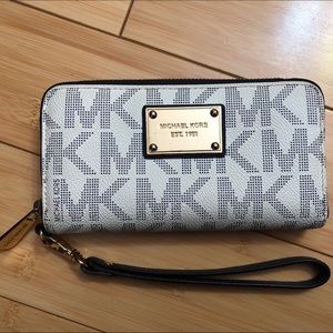 *Authentic* Michael Kors JetSet TravelCoinWristlet